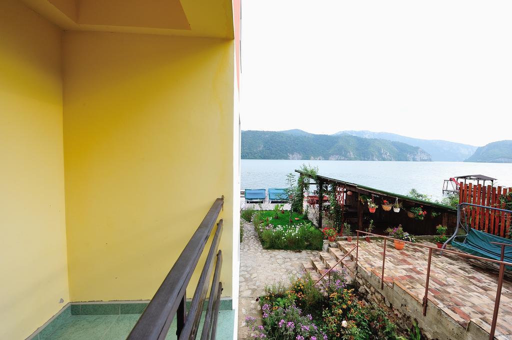 Casa Ana Serena Ieşelniţa Εξωτερικό φωτογραφία