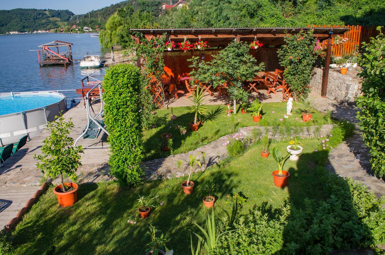 Casa Ana Serena Ieşelniţa Εξωτερικό φωτογραφία