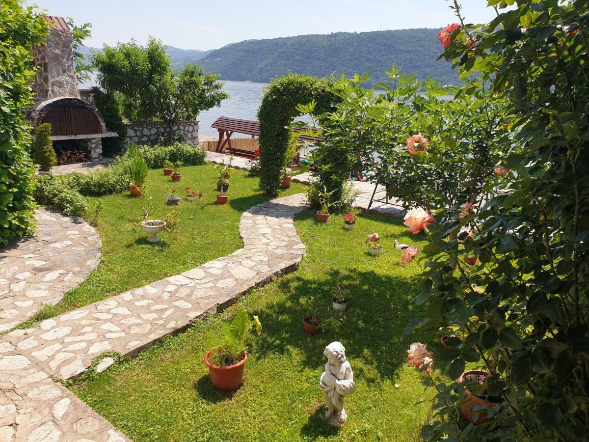 Casa Ana Serena Ieşelniţa Εξωτερικό φωτογραφία